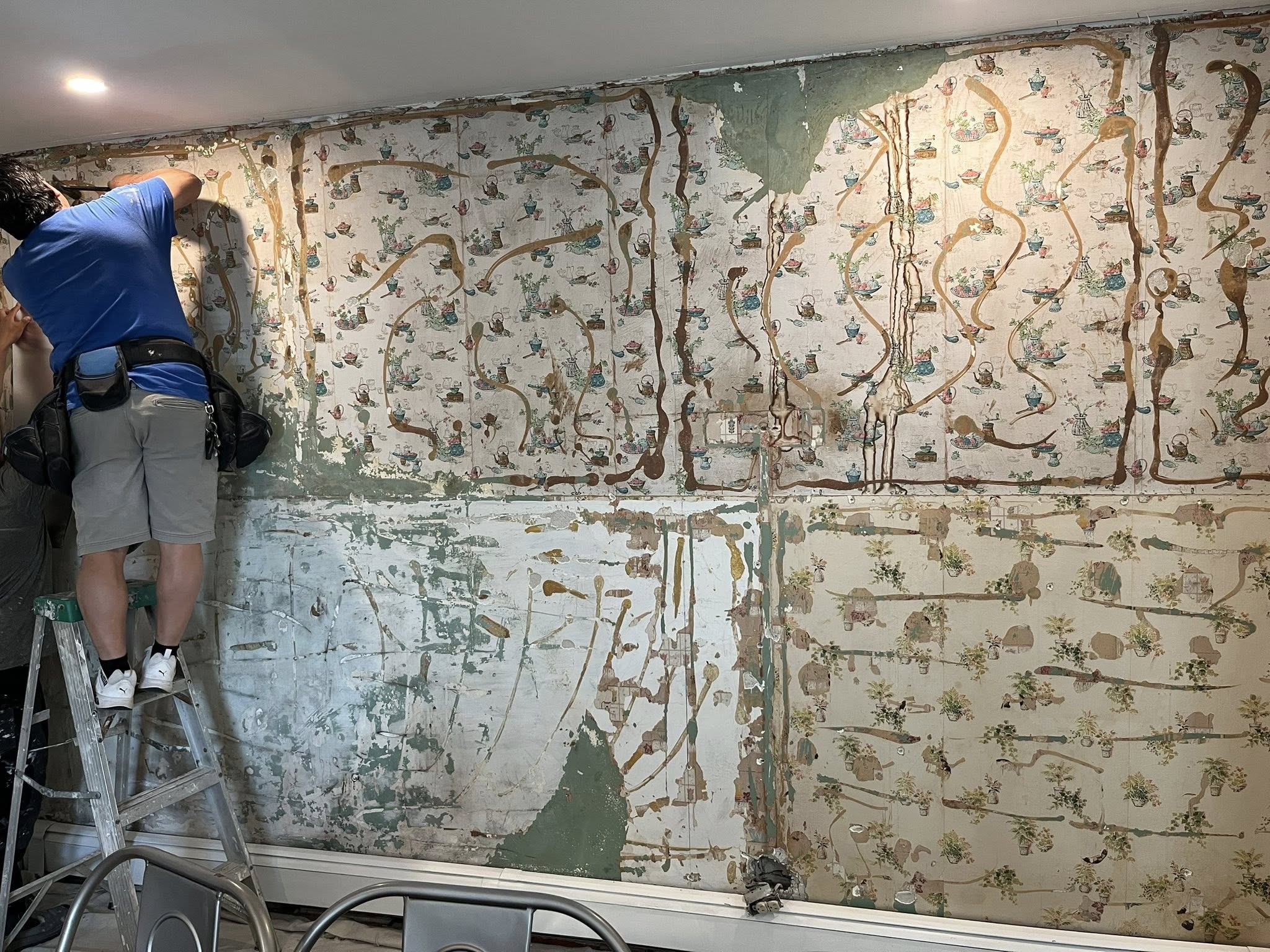 Wallpaper removal in progress